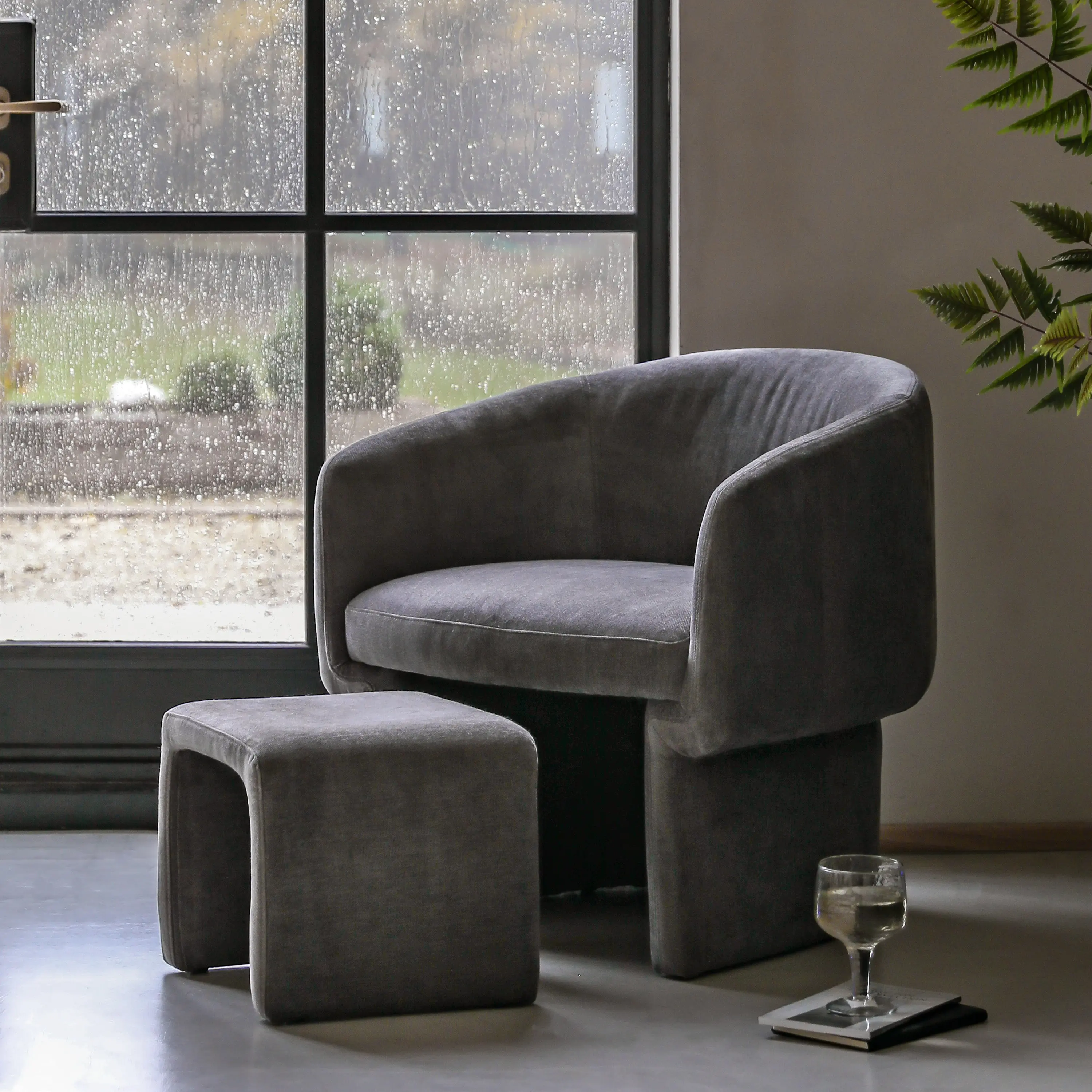 Askel Armchair in Anthracite - Image 3