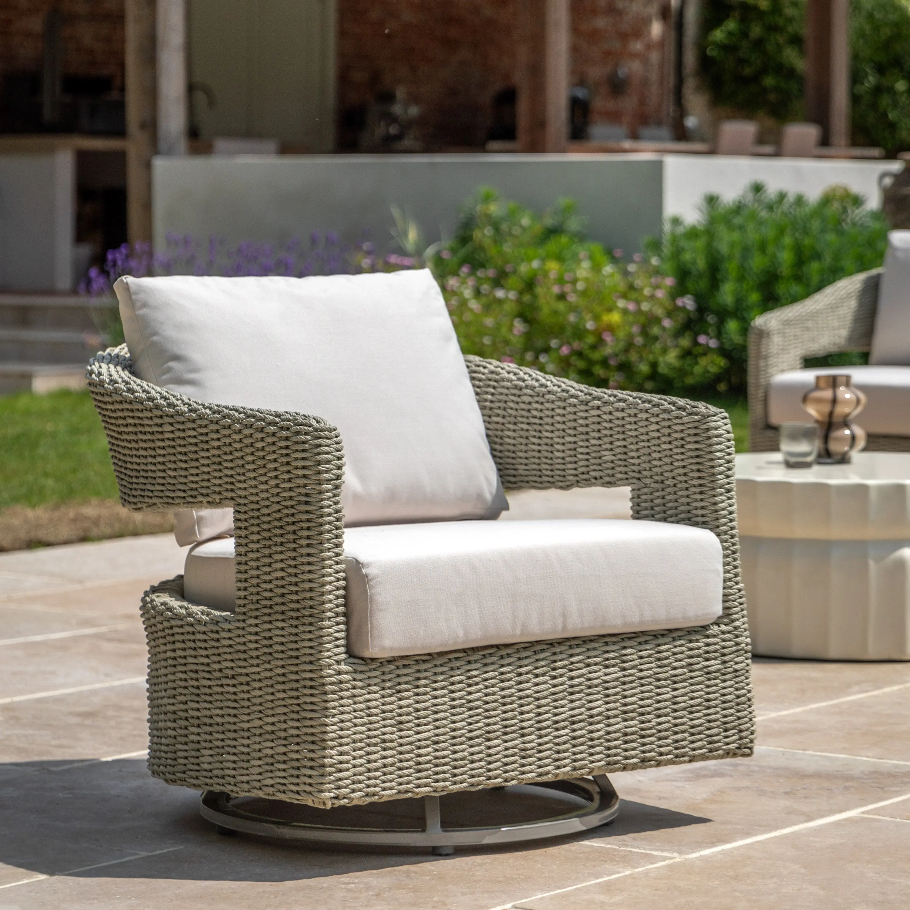 Hvara Swivel Chair - Image 2