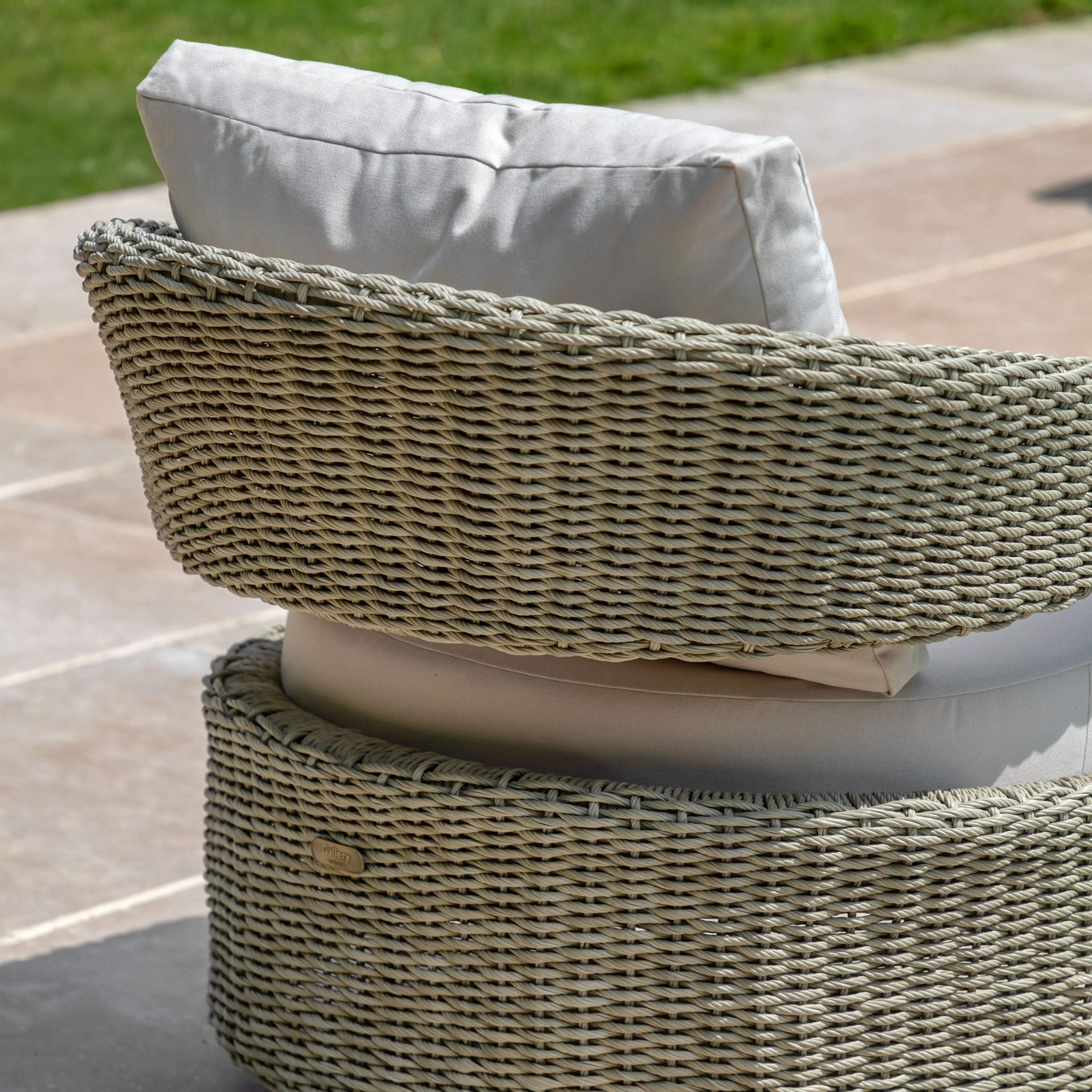 Hvara Swivel Chair - Image 4