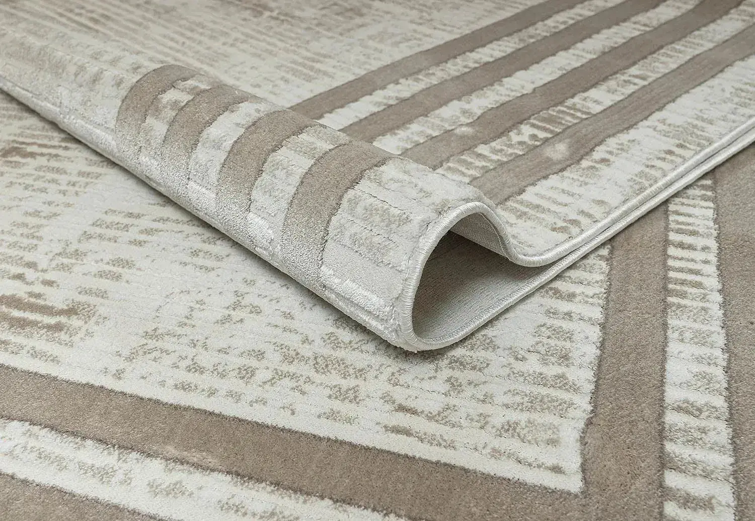 Phoebe Rug – Modern Brown and White Bordered Plush Pile Rug - Image 4