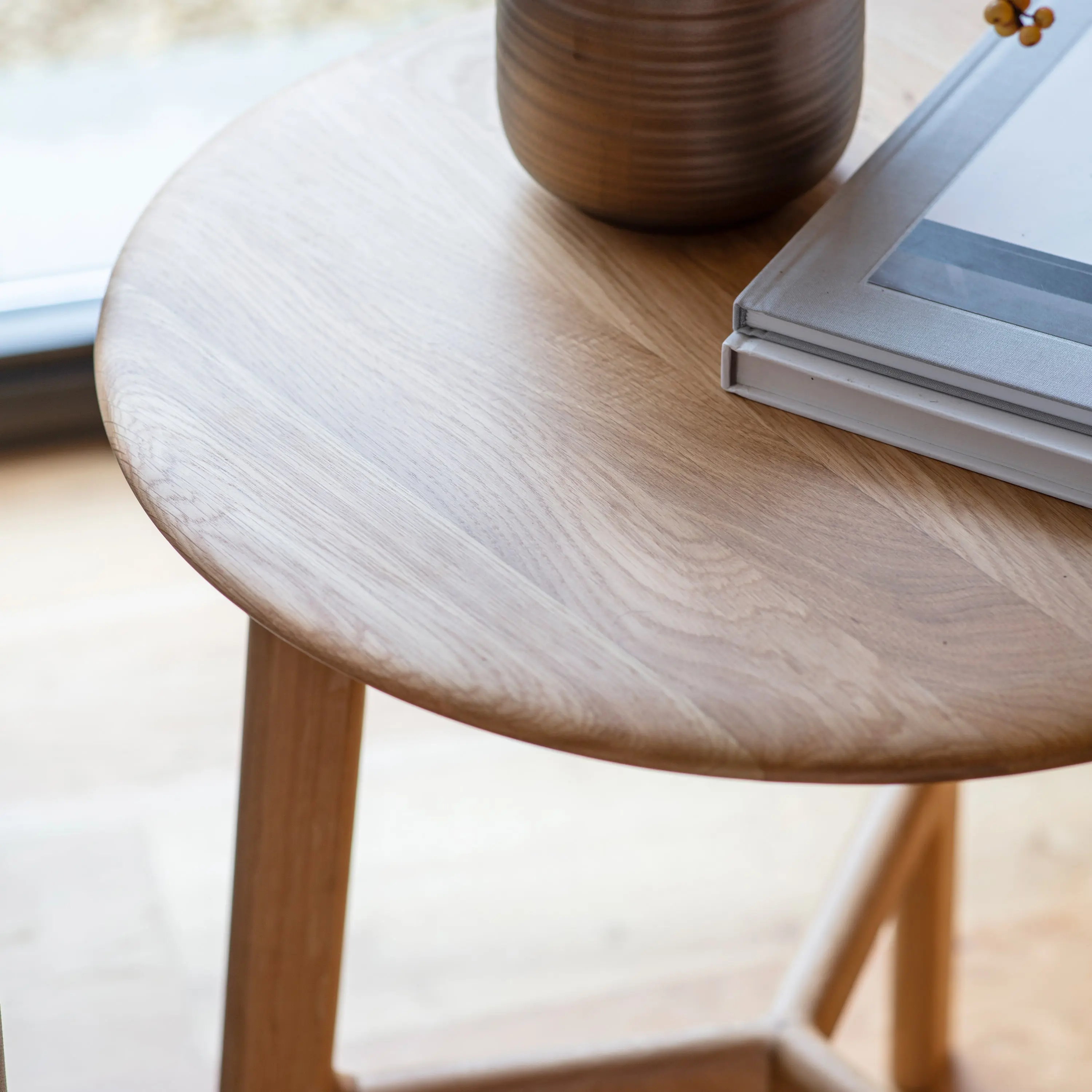 Madaro Round Side Table in Oak - Image 6